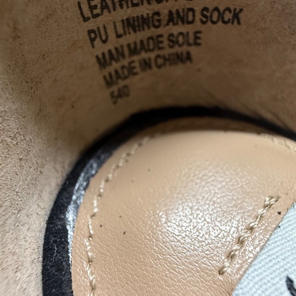 Steve Madden Black suede Carrson. - Picture 7 of 10